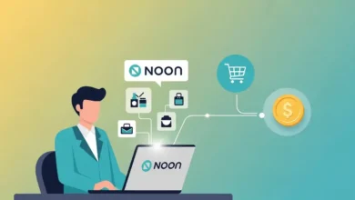 رسم توضيحي يقدم شرح التسويق بالعمولة نون، يظهر فيه شخص يروج لمنتجات نون عبر لابتوب ويحصل على عمولة